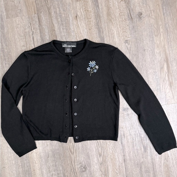 VTG Y2K No Boundaries • Floral Embroidered Cardigan - Picture 2 of 9